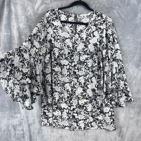 Rose + Olive Black Women Top Plus White Floral Ruffle Bell Sleeve Blouse  1X - Picture 2 of 9